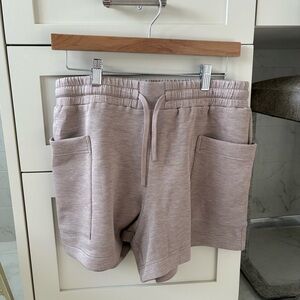 Varley DoubleSoft Isabella Mid Rise Shorts 4” Size M NWT